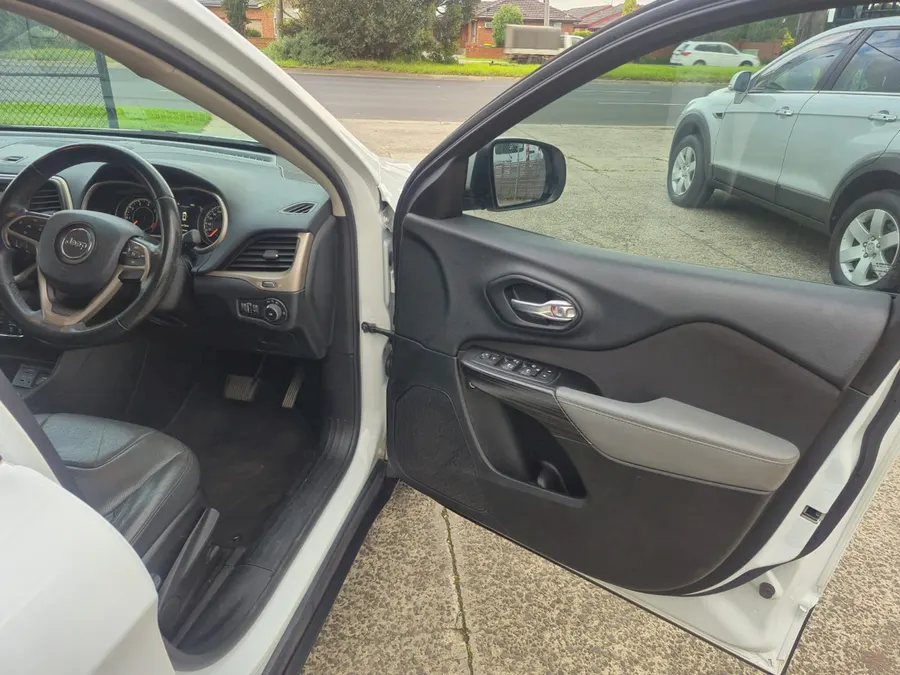 Vehicle Thumbnail 9
