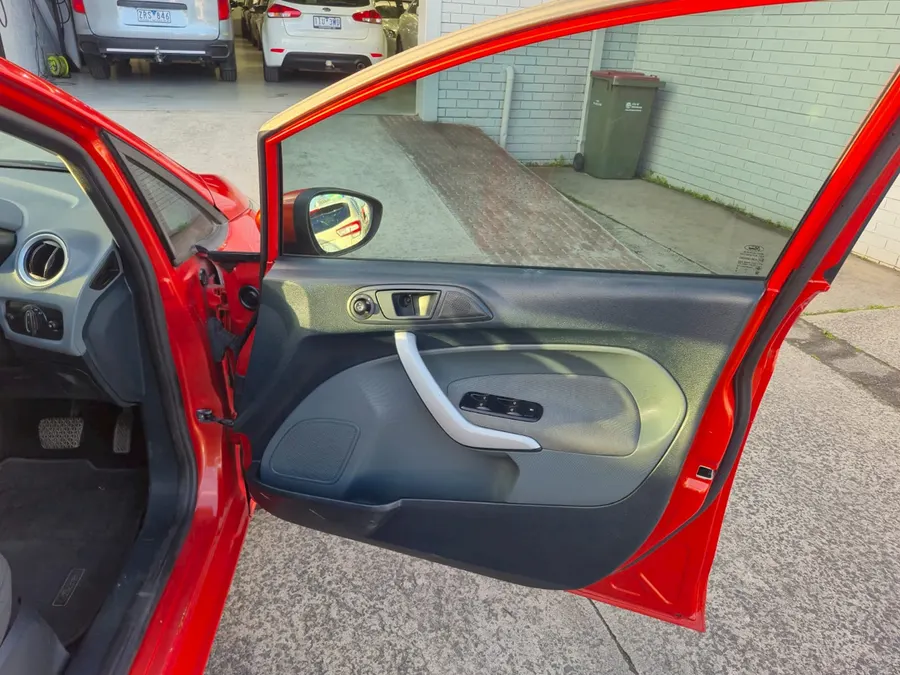 Vehicle Thumbnail 9